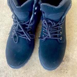 They are lugz size is a 13